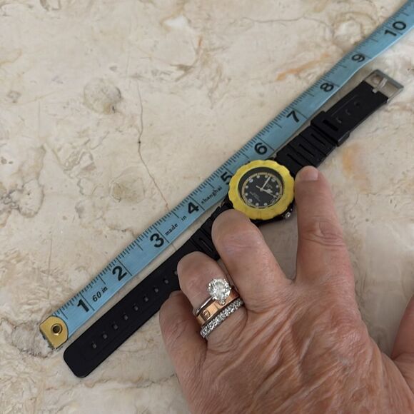 Vintage Gruen Sport Women's Date Watch Yellow Dial Working - Picture 9 of 10